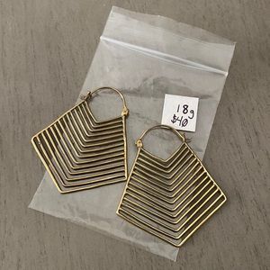 Chevron Clasp Earrings, 18g